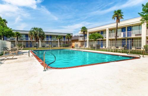 Natchitoches Hotel | Motel 6-Natchitoches, LA
