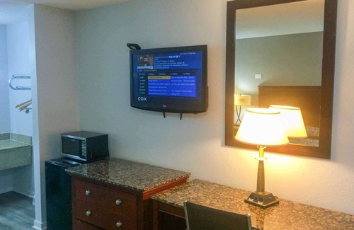 Reservoir Hotel | Motel 6 Newport News, VA - Fort Eustis
