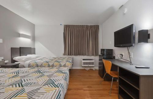 Normal Hotel | Motel 6-Normal, IL - Bloomington Area