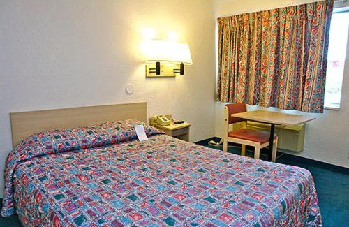 Oak Creek Hotel | Motel 6-Oak Creek, WI