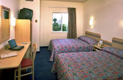 Oak Creek Hotel | Motel 6-Oak Creek, WI