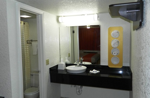 South Oklahoma City Hotel | Motel 6 Oklahoma City, OK - Airport East