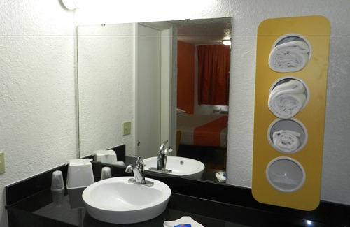 South Oklahoma City Hotel | Motel 6 Oklahoma City, OK - Airport East