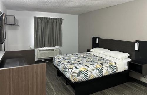Millard Hotel | Motel 6-Omaha, NE