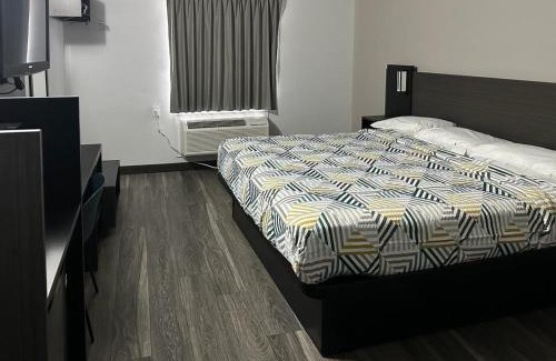 Millard Hotel | Motel 6-Omaha, NE