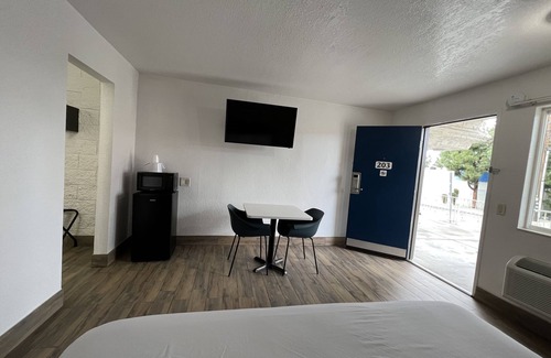 Anaheim Hills Hotel | Motel 6 Orange, CA - Anaheim