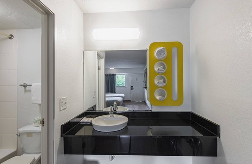 Overland Park Hotel | Motel 6 Overland Park, KS