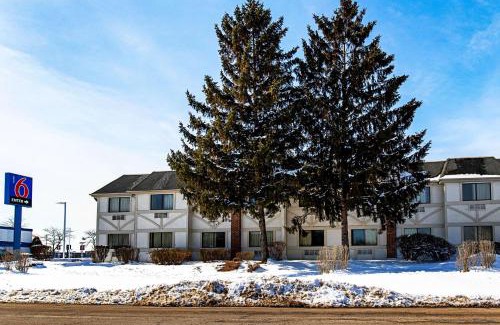 Palatine Hotel | Motel 6-Palatine, IL - Chicago Northwest