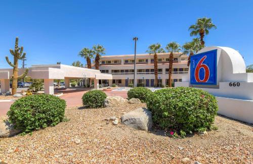 Warm Sands Hotel | Motel 6-Palm Springs, CA - Downtown