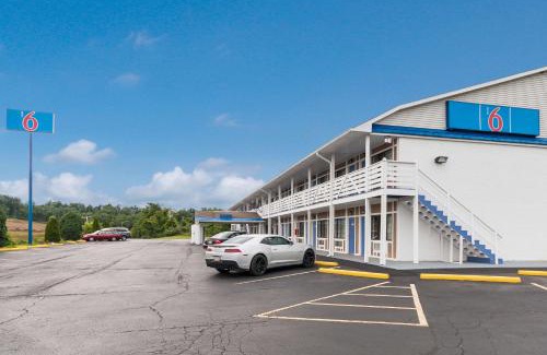 Parkersburg Hotel | Motel 6-Parkersburg, WV