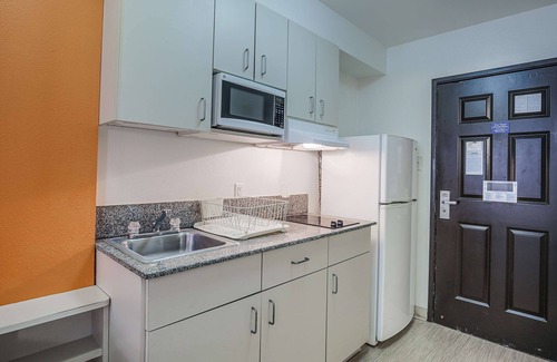 Pasadena Hotel | Motel 6 Pasadena, TX