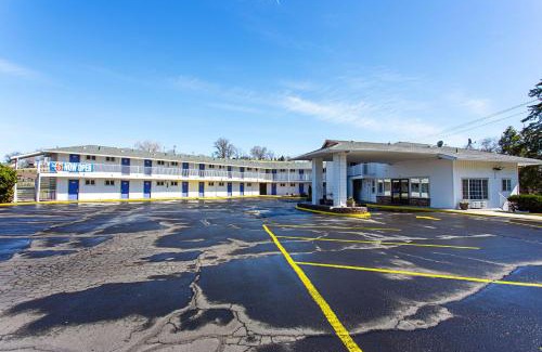 Pendleton Hotel | Motel 6 Pendleton, OR - West
