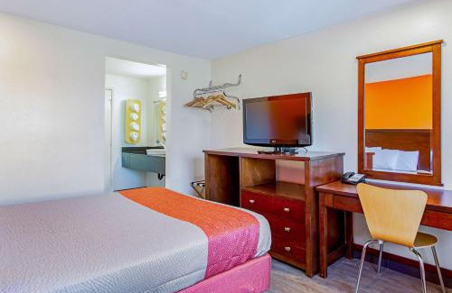 Pendleton Hotel | Motel 6 Pendleton, OR - West