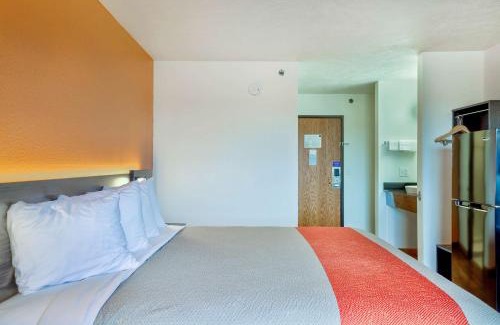 Percival Hotel | Motel 6-Percival, IA