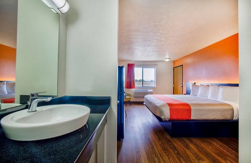 Percival Hotel | Motel 6 Percival, IA