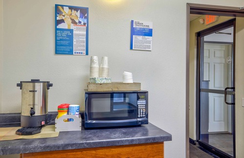Percival Hotel | Motel 6 Percival, IA