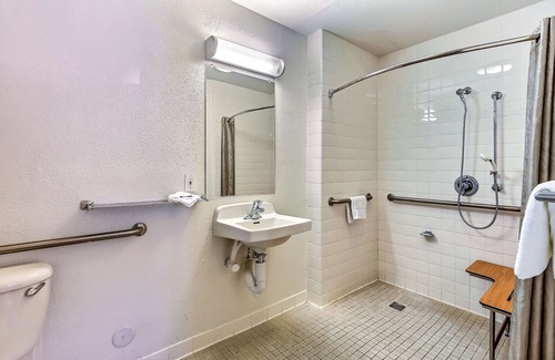 Pinole Hotel | Motel 6 Pinole, CA