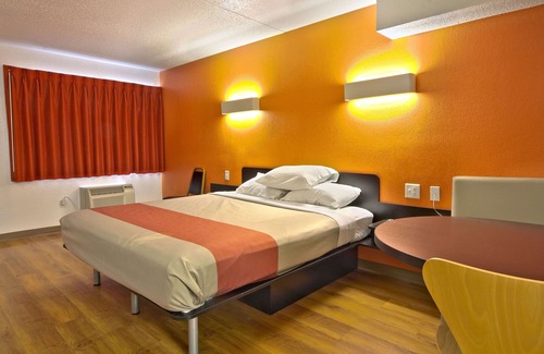 Piscataway Hotel | Motel 6 Piscataway, NJ