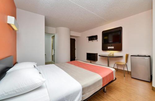 Plano Hotel | Motel 6-Plano, TX - West - Frisco
