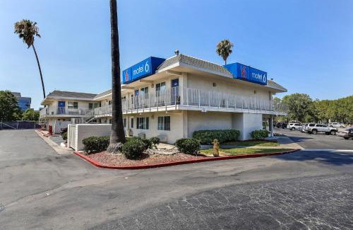 Pleasanton Hotel | Motel 6-Pleasanton, CA