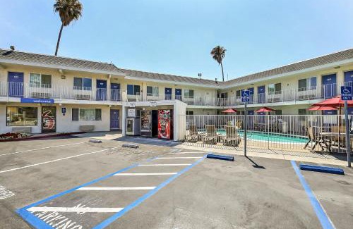 Pleasanton Hotel | Motel 6-Pleasanton, CA