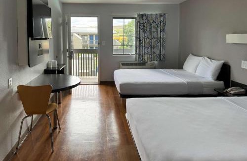 Westmont Hotel | Motel 6-Pomona, CA - Los Angeles