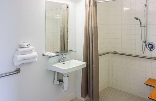 Porterville Hotel | Motel 6 Porterville, CA