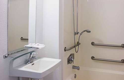 Porterville Hotel | Motel 6 Porterville, CA