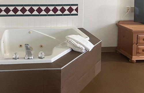 Portland Hotel | Motel 6 Portland, IN