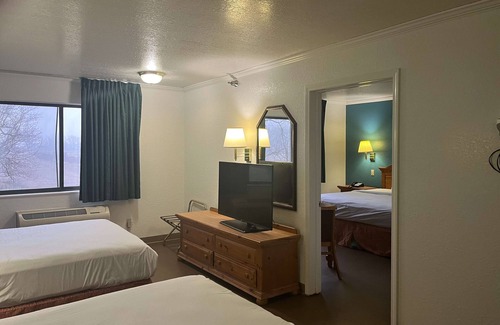 Portland Hotel | Motel 6 Portland, IN