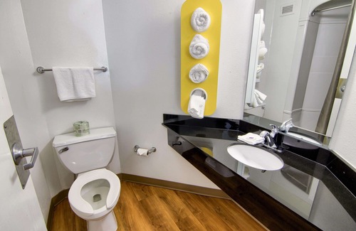 Portsmouth Hotel | Motel 6 Portsmouth, NH