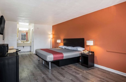 Portsmouth Hotel | Motel 6 Portsmouth, VA