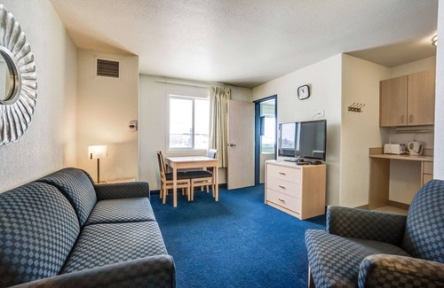 Red Deer Hotel | Motel 6 Red Deer, AB