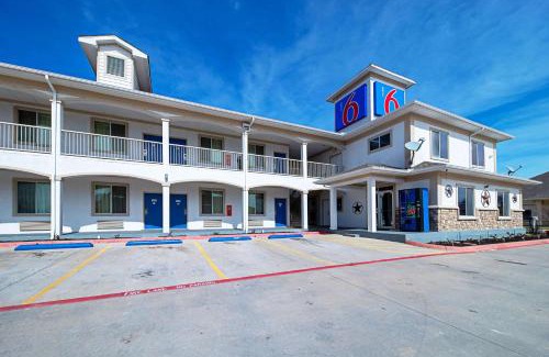 Rhome Hotel | Motel 6-Rhome, TX