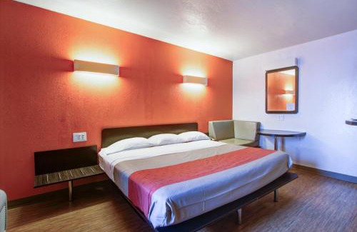 Richfield Hotel | Motel 6-Richfield, OH