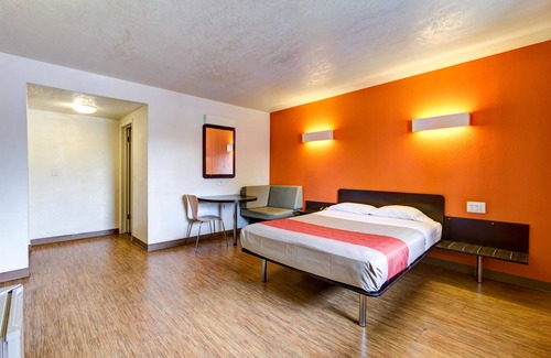 Richfield Hotel | Motel 6 Richfield, OH
