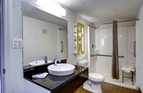 Richfield Hotel | Motel 6 Richfield, OH