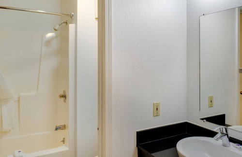 Richmond Hotel | Motel 6 Richmond, IN