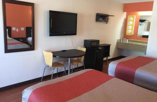 North Chesterfield Hotel | Motel 6-Richmond, VA - Midlothian Turnpike