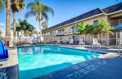 La Sierra Hotel | Motel 6-Riverside, CA - South