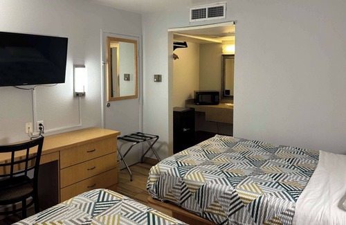 Riviera Beach Hotel | Motel 6 Riviera Beach, FL