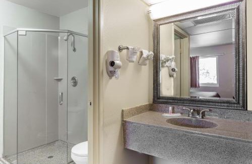 Riviera Beach Hotel | Motel 6 Riviera Beach FL