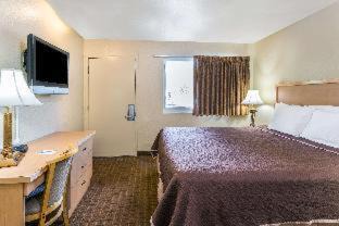 Riviera Beach Hotel | Motel 6 Riviera Beach FL