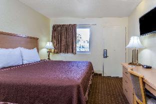 Riviera Beach Hotel | Motel 6 Riviera Beach FL