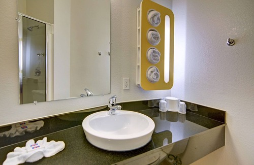 Roanoke Hotel | Motel 6 Roanoke, TX - Northlake - Speedway
