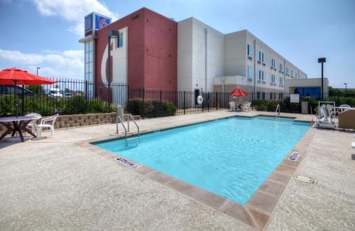 Roanoke Hotel | Motel 6-Roanoke, TX - Northlake - Speedway
