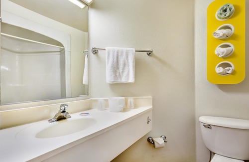 Roseburg Hotel | Motel 6 Roseburg, OR
