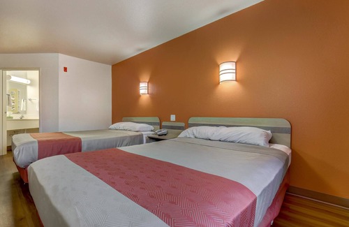 Roseburg Hotel | Motel 6 Roseburg, OR