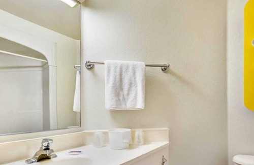 Roseburg Hotel | Motel 6 Roseburg, OR