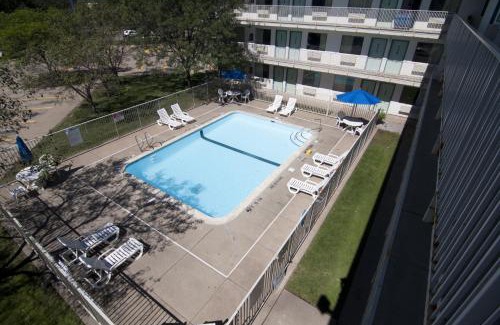 Roseville Hotel | Motel 6-Roseville, MN - Minneapolis North